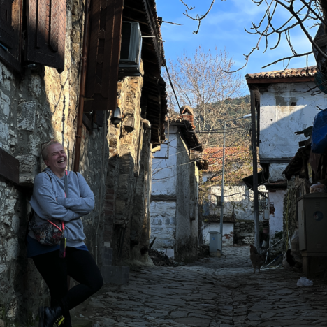 Dario Moreno – otwórz się na muzyczną podróż przez Izmir